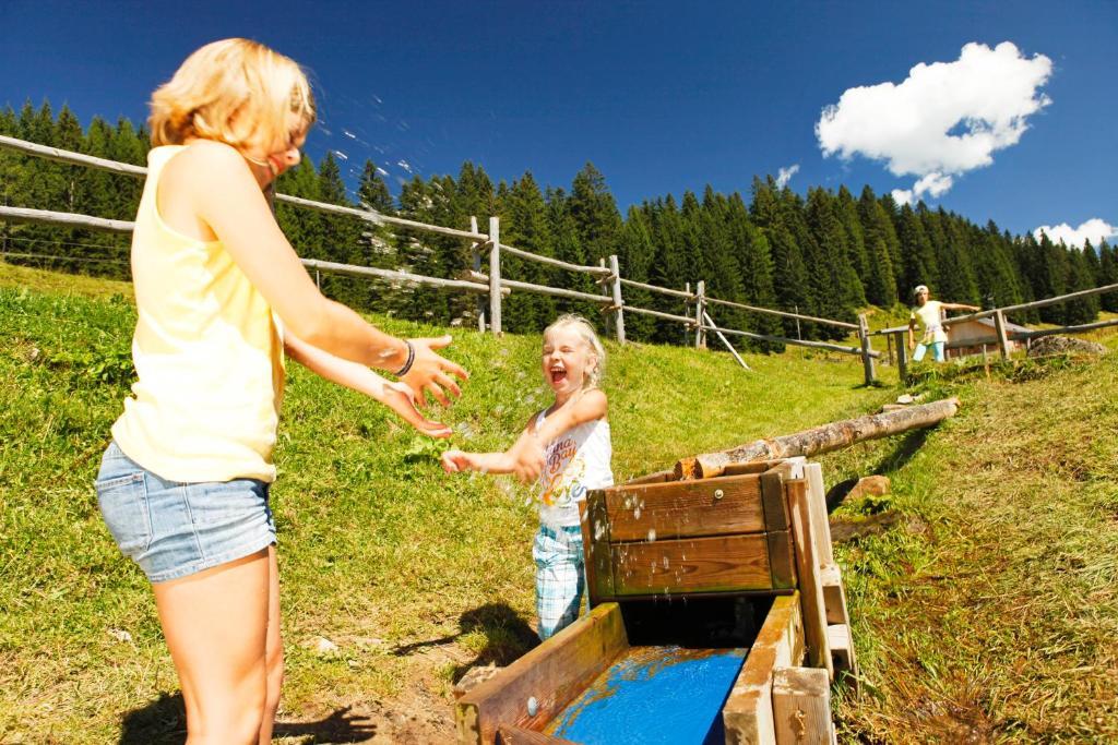 Dachstein West Hotel Gmbh-Kirchenwirt Russbach 루스바흐 암 파스 그슈에트 외부 사진